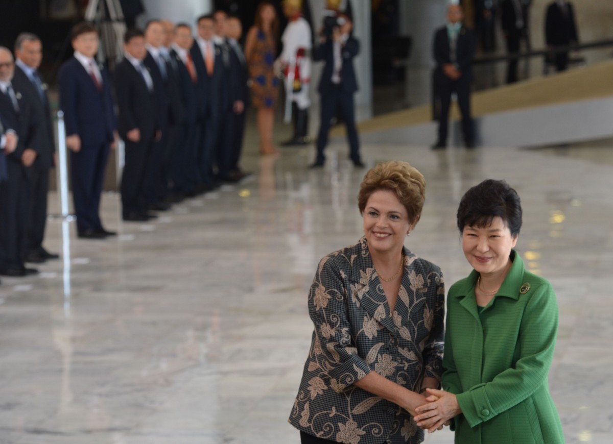 Presidenta Dilma Rousseff, recebe a presidente da Coreia, Park Geun-hye, no Palácio do Planalto (Antonio Cruz/Agência Brasil)